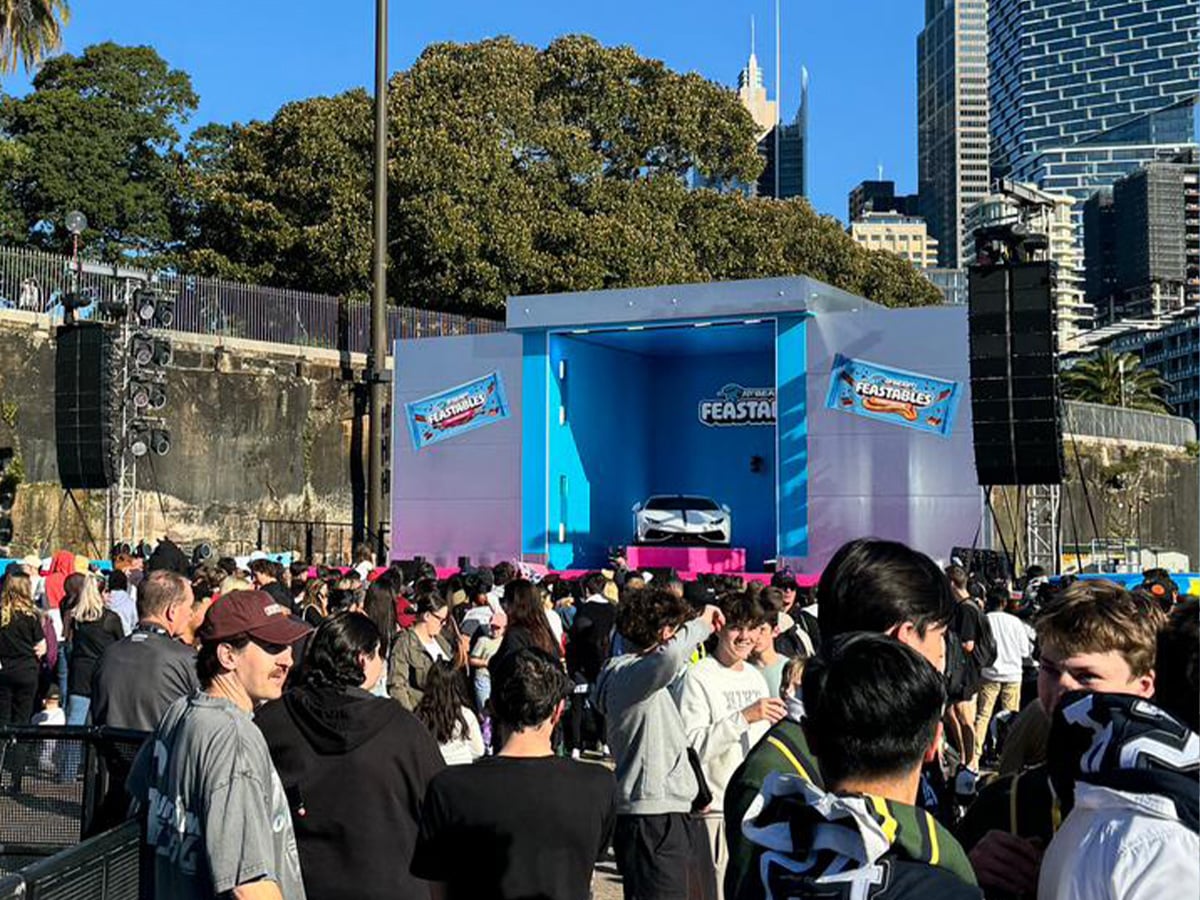 Mrbeast give away sydney opera house man of many