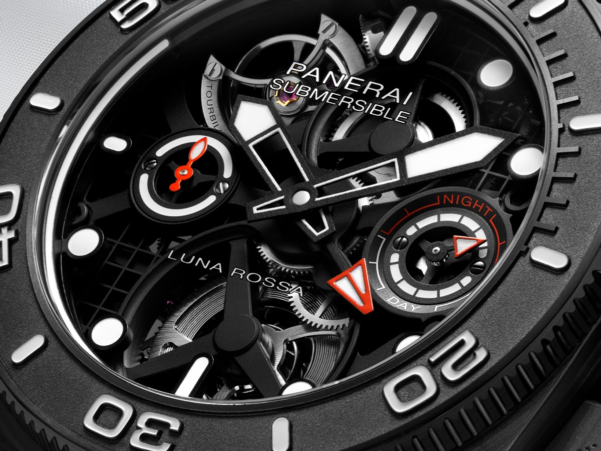 Submersible-Luna-Rossa-Tourbillon-GMT-Carbotech-Experience-Edition