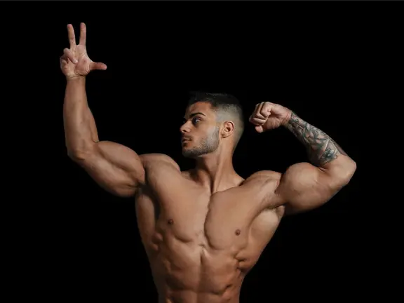 Man flexing his biceps | Image: Norbert Buduczki