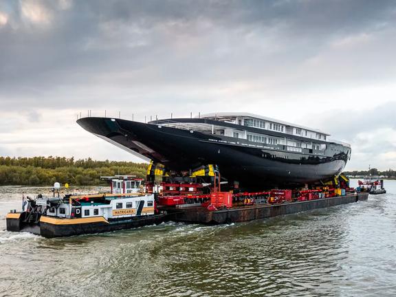 3 jeff bezos superyacht dutch bridge