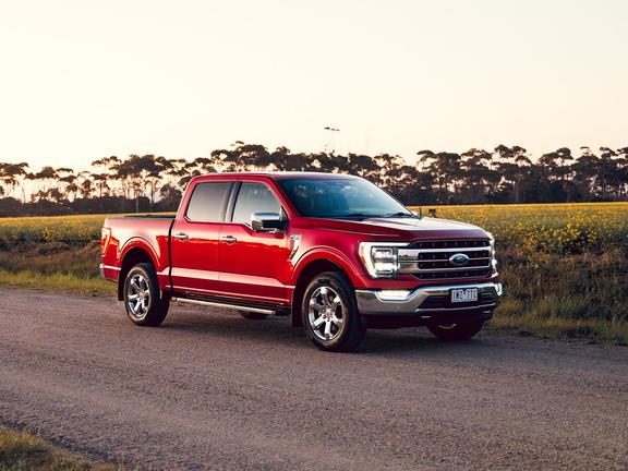 Ford f 150 lariat front end feature