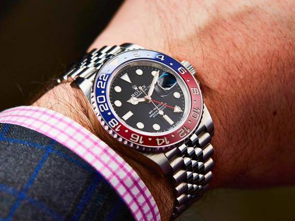 Rolex gmt master ii pepsi on wrist