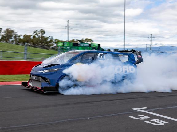 Ford SuperVan 4.2 becomes fastest closed-wheel vehicle to lap Mount Panorama | Image: Ford Australia